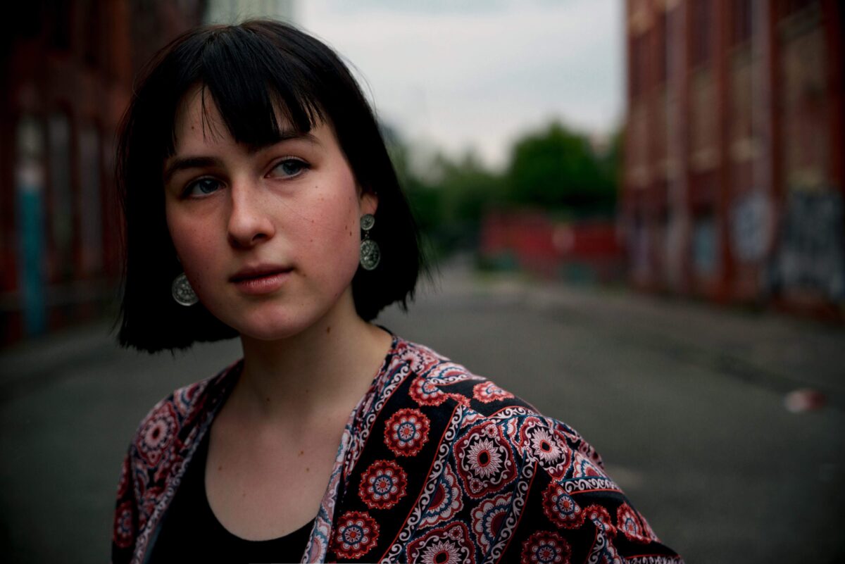Portrait photograph of a young woman made on a fixed 50mm lens