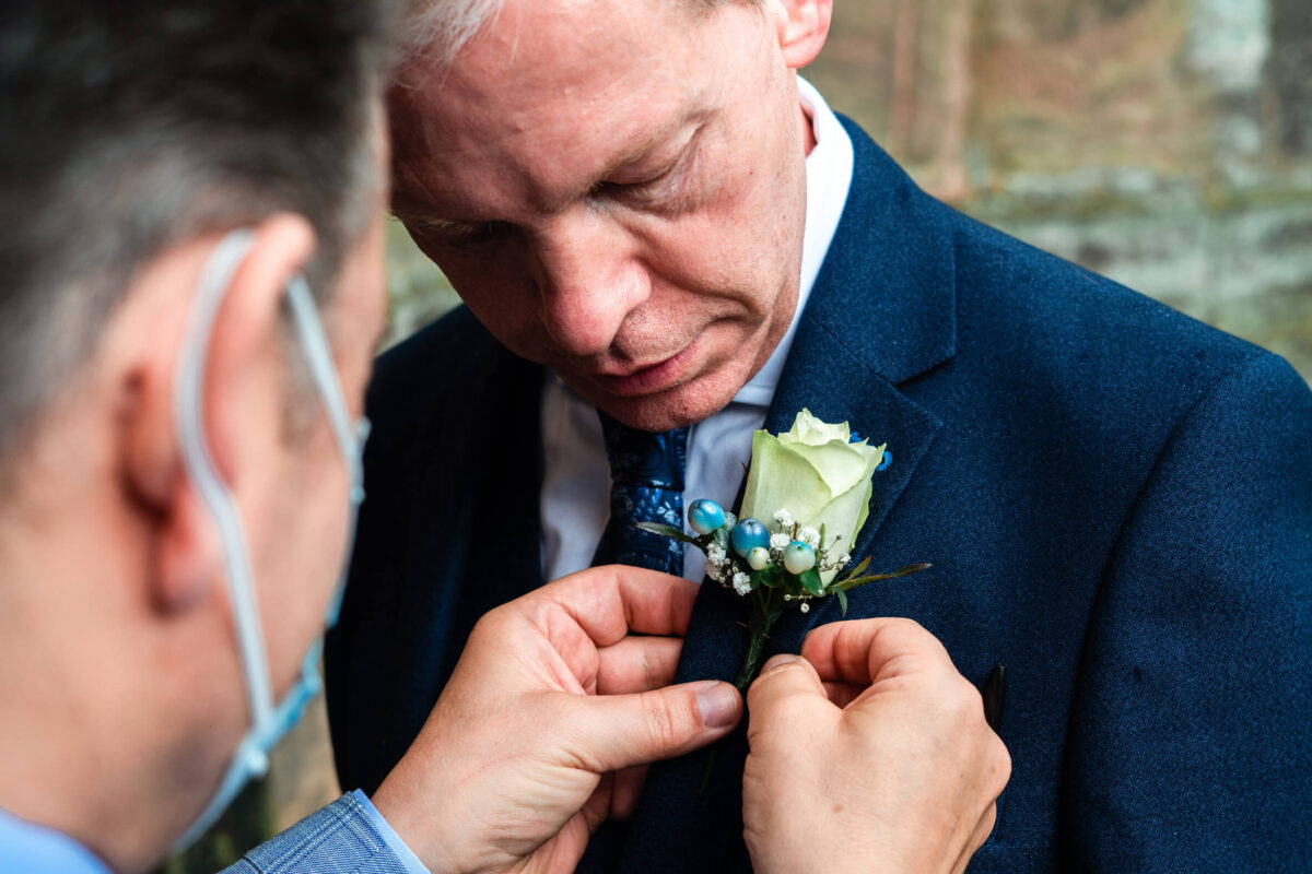 Portrait of a groom preparing to his wedding