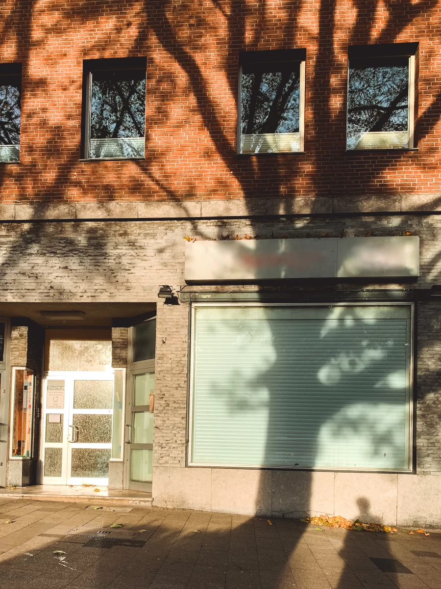 How to take photos on a phone: example of a street photograph