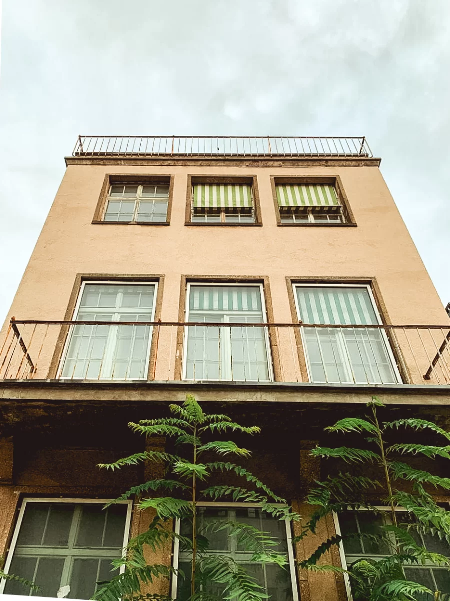 take photos with a phone a shot of a concrete building