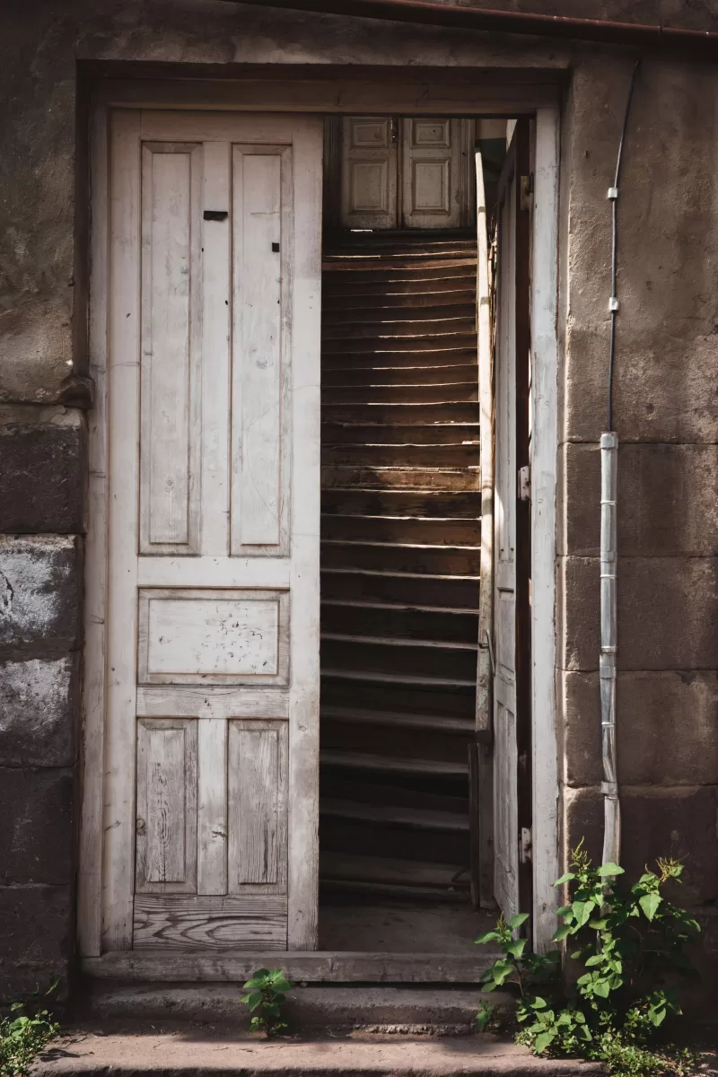 Travel photos of Georgia, An entrance to a house in Tbilisi