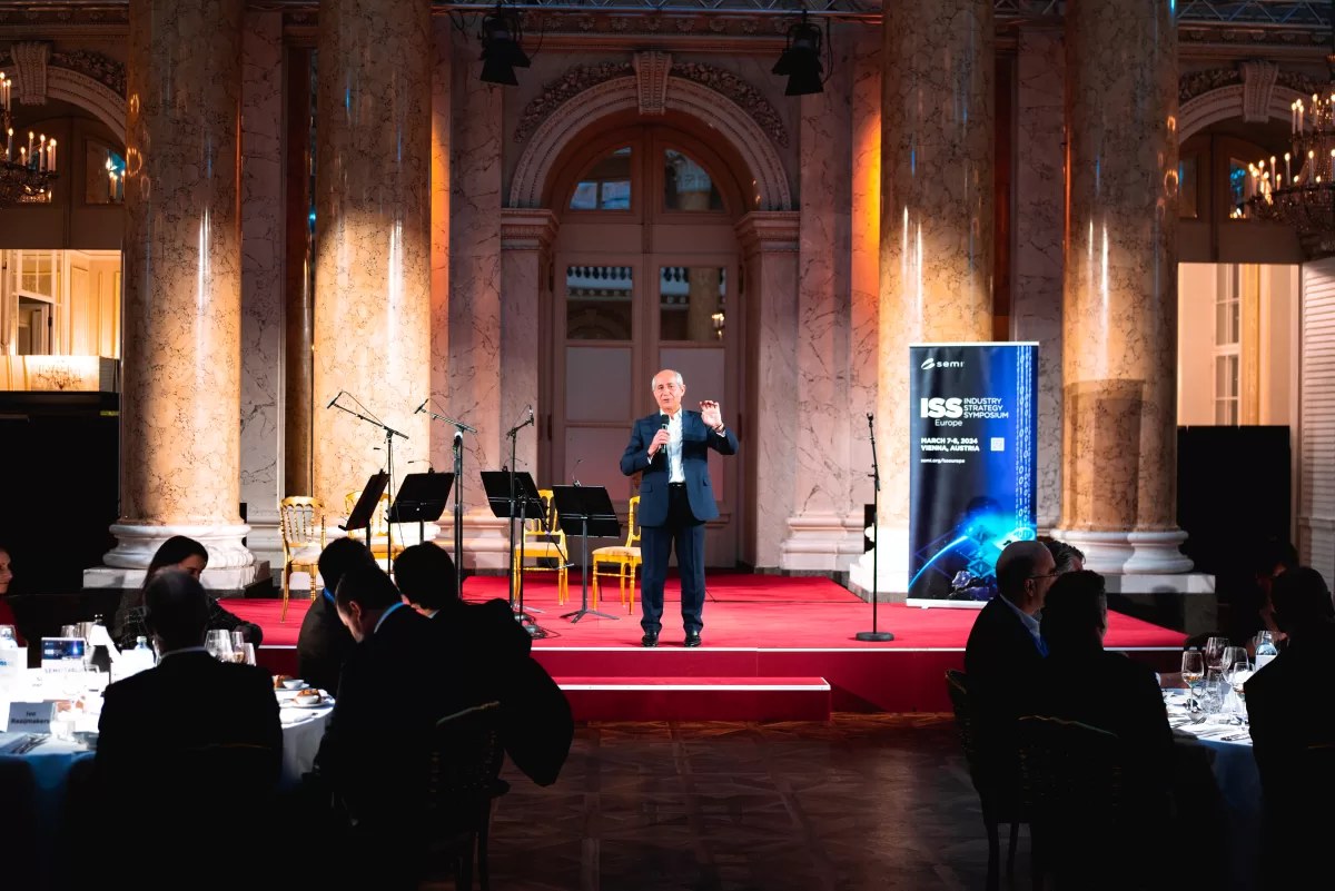 A speaker on an event stage at Hofburg opening a gala dinner