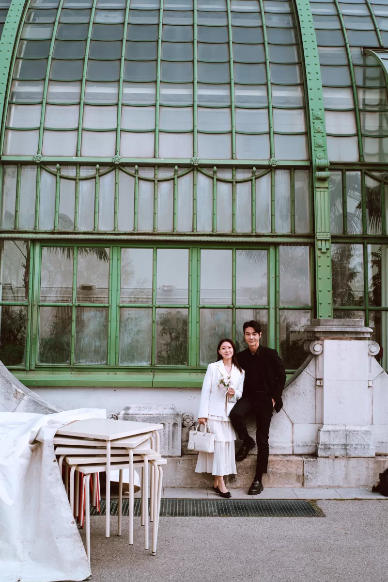 A couple photoshoot in Vienna close to Hofburg palace