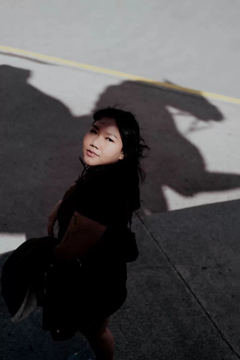 Portrait photo of a young woman with creative light