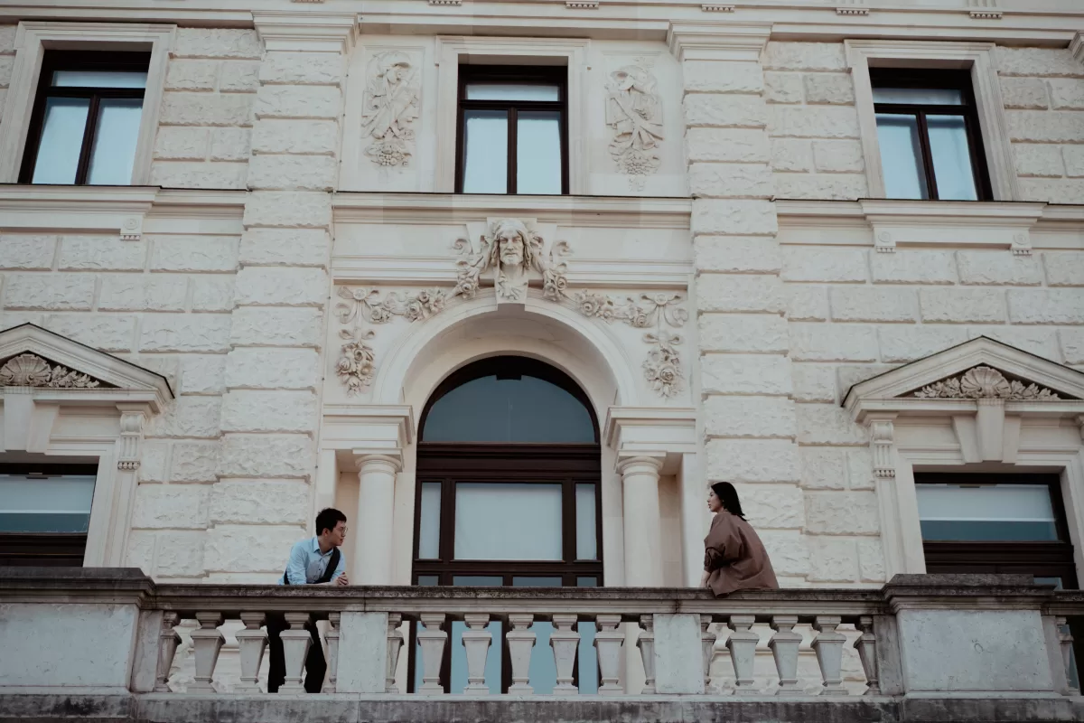 vacation photography in Vienna a couple standing on a palace's terrace
