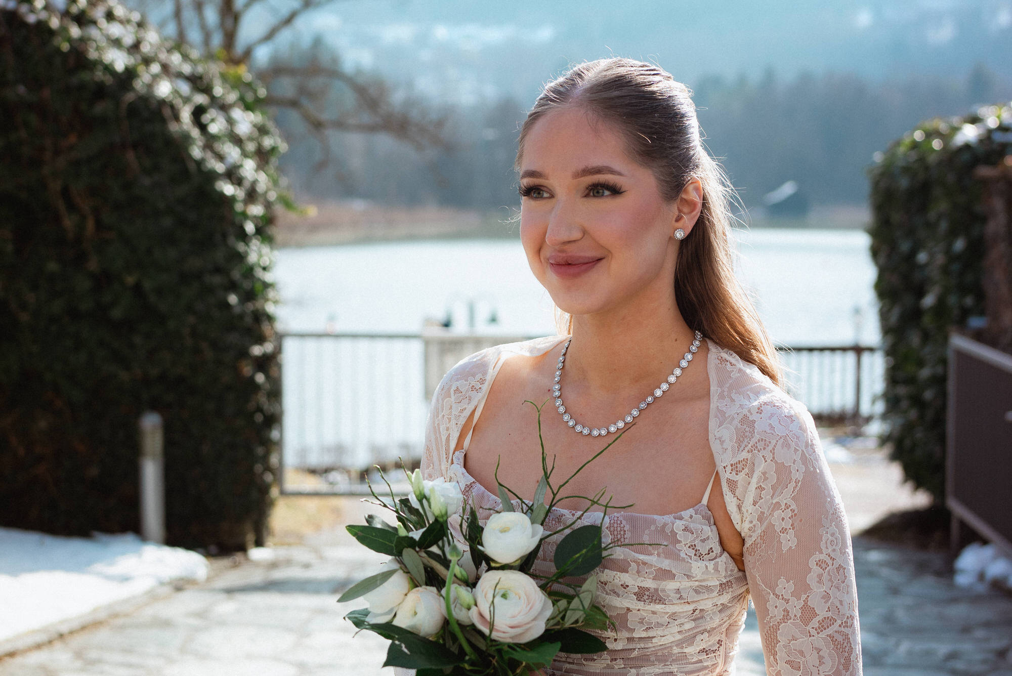 pirtrait of a bride next to a villa